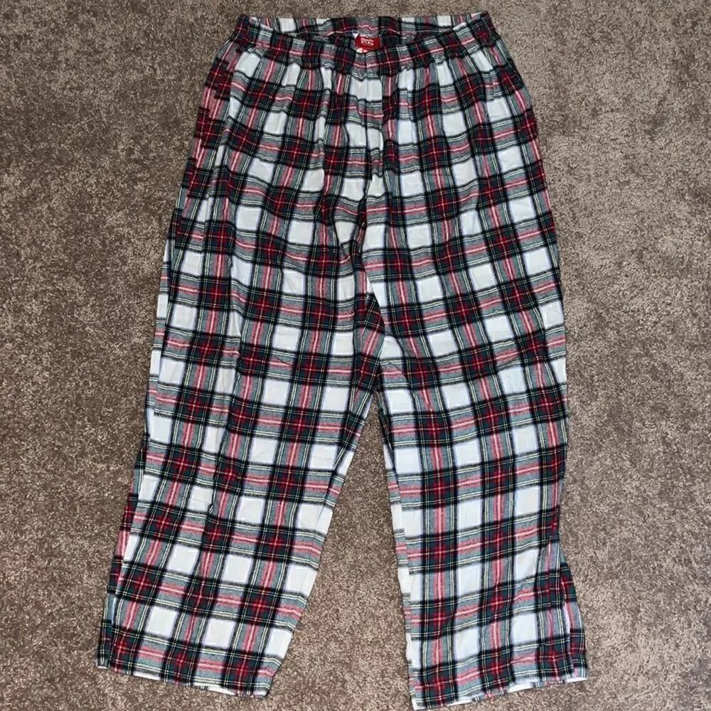 Macy’s Holiday PJ Set - Picture 5 of 6